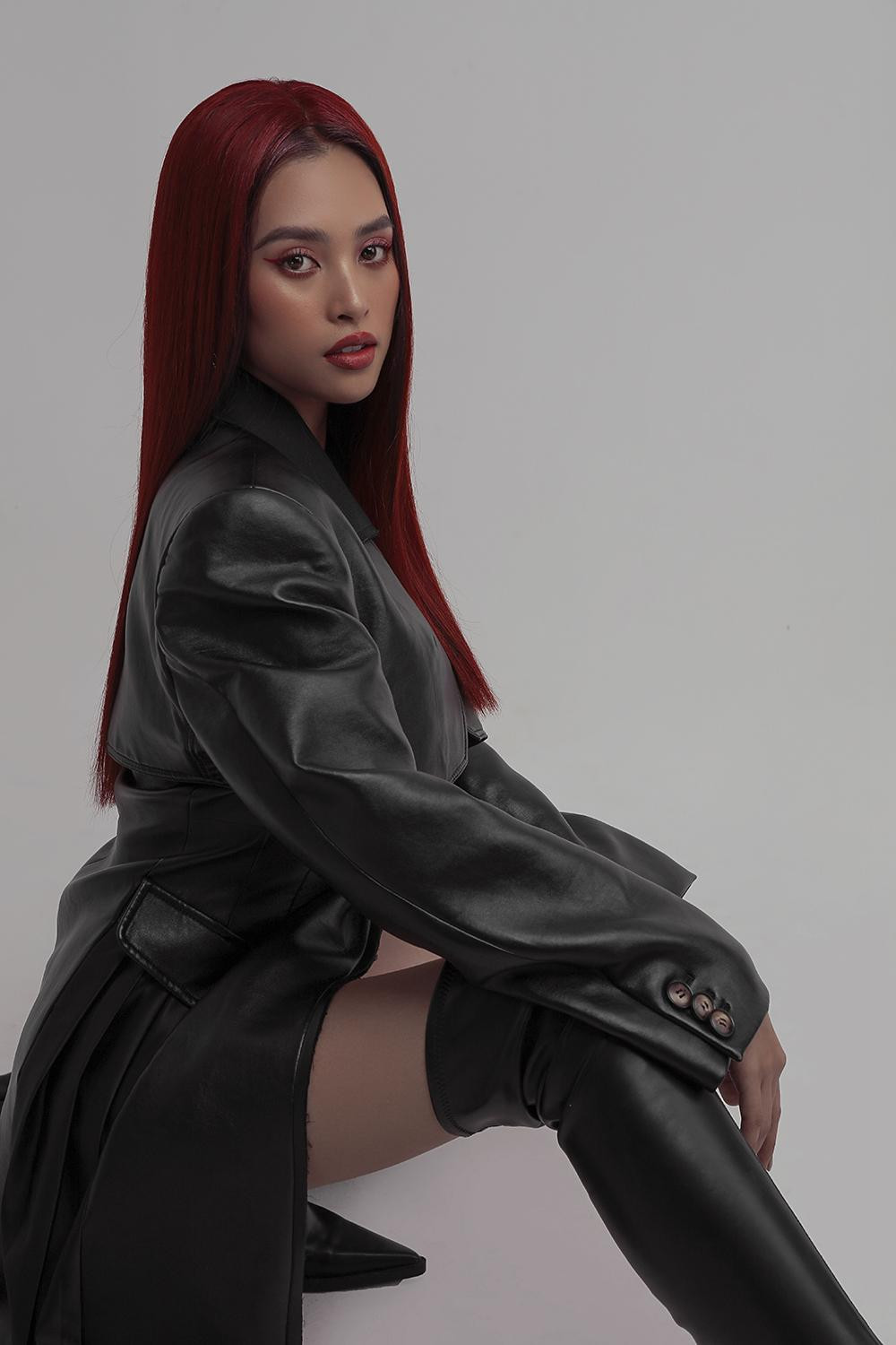 Từ một cô bé 18 tuổi ngây thơ, trong sáng đội vương miện năm nào cho đến quý cô quyến rũ, gợi cảm của hiện tại, Tiểu Vy đã rất thành công trong hành trình 'lột xác' về nhan sắc.