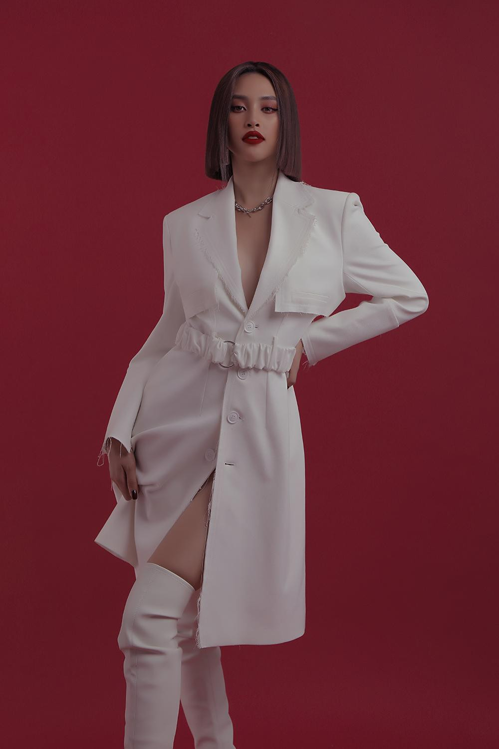 Cô cho biết mình vẫn đang cố gắng trau dồi kinh nghiệm, kĩ năng để hướng tới hình mẫu hoa hậu đa năng, nhiều màu sắc.