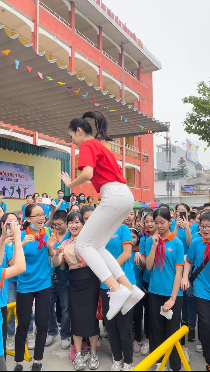 Kể từ sau khi đăng quang Hoa hậu Việt Nam 2020, Đỗ Thị Hà rất tích cực tham gia các sự kiện từ thiện, xã hội, đặc biệt là các sự kiện về giáo dục.