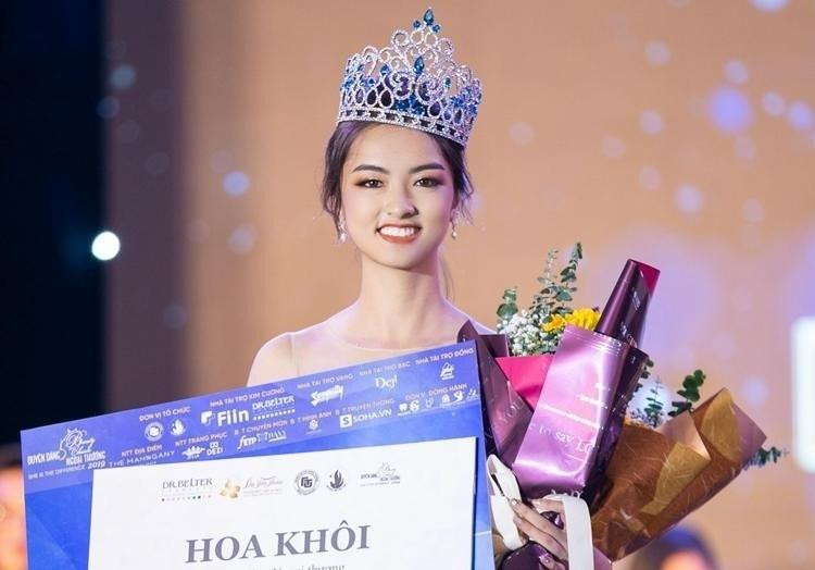 Nguyễn Hà My từng đăng quang cuộc thi “Duyên dáng Ngoại thương” năm 2019. Không chỉ sở hữu nhan sắc xinh đẹp, cô còn là một trong những người đẹp có thành tích học tập khủng. Hà My từng đỗ vào Đại học Ngoại thương với số điểm 29. Trong quá trình học tập ở môi trường đại học, thí sinh sinh năm 1999 vẫn giữ phong độ ổn định khi đạt 9,7 điểm môn toán cao cấp và 9,6 môn xác suất thống kê.