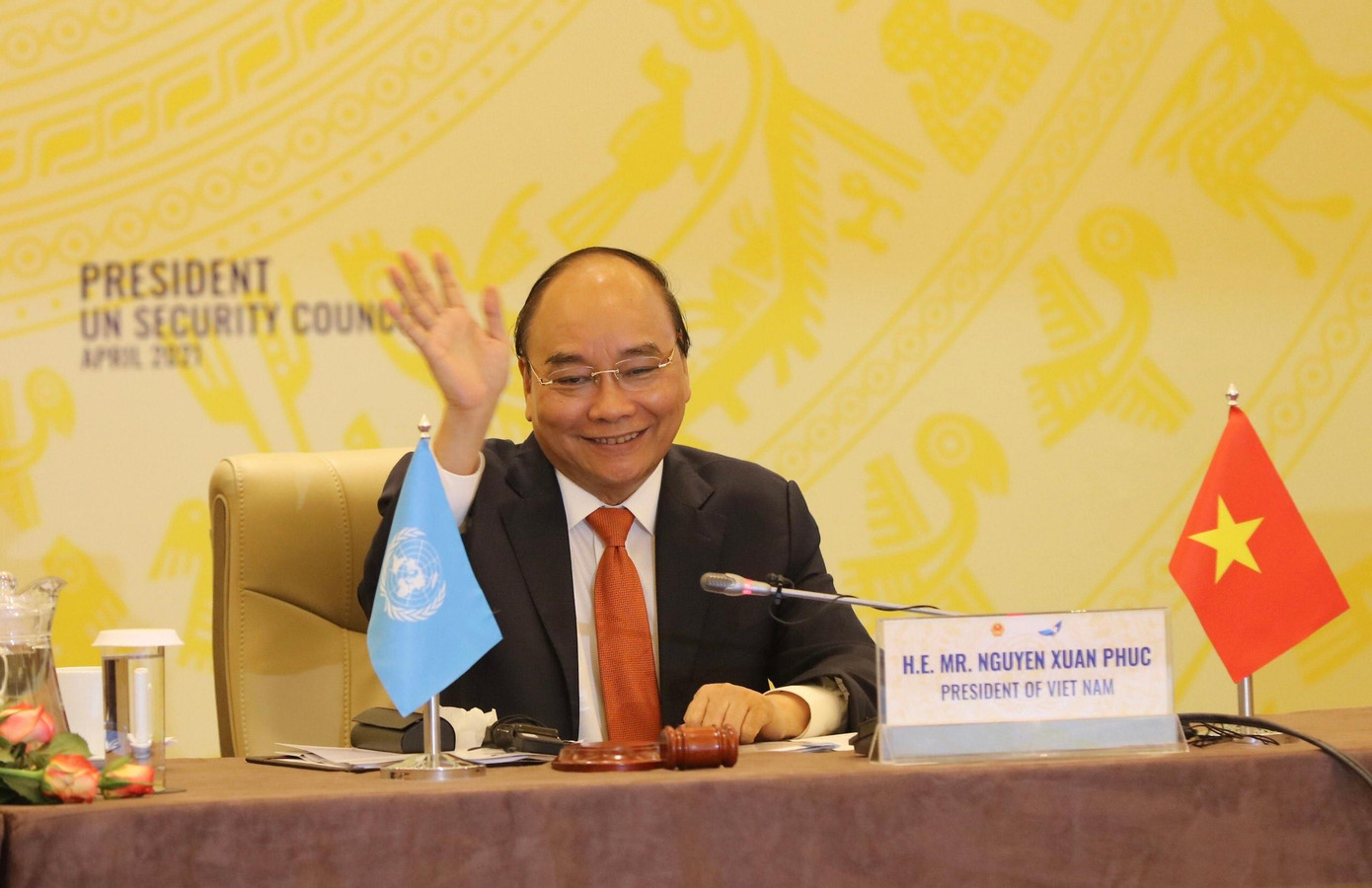 Chủ tịch nước Nguyễn Xuân Phúc chủ trì phiên thảo luận. (Ảnh: Như Ý)