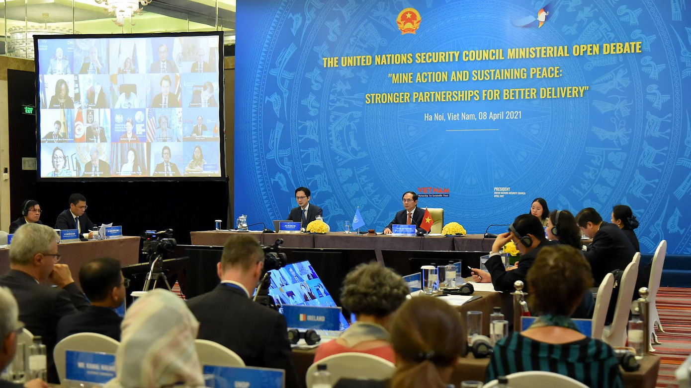 Bộ trưởng Ngoại giao Bùi Thanh Sơn chủ trì phiên thảo luận mở. (Ảnh: Mofa)