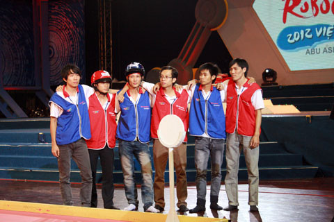 Các đội từ ĐH Lạc Hồng sát cánh bên nhau. Các đội từ ĐH Lạc Hồng sát cánh bên nhau