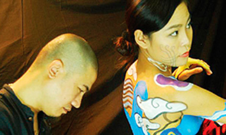 Nhiều bạn trẻ lựa chọn nghề mẫu Body painting. Ảnh: ANTĐ.