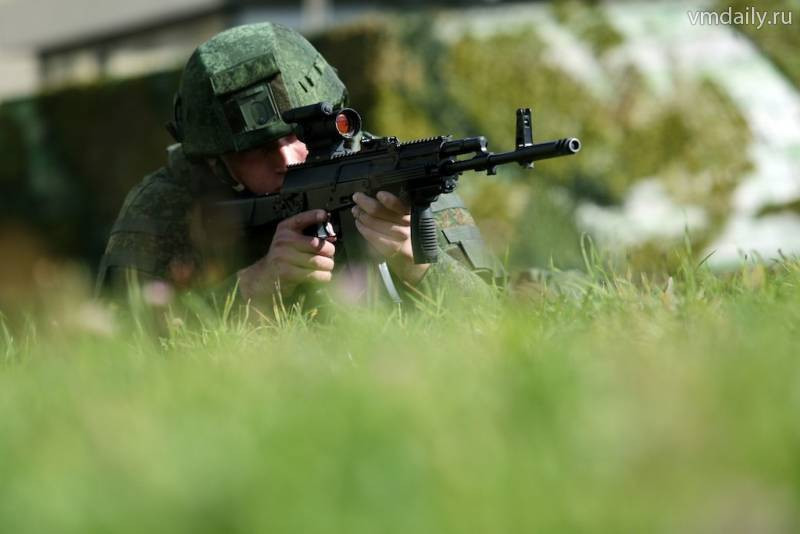 Nằm bắn với súng trường tấn công hiện đại AK-12