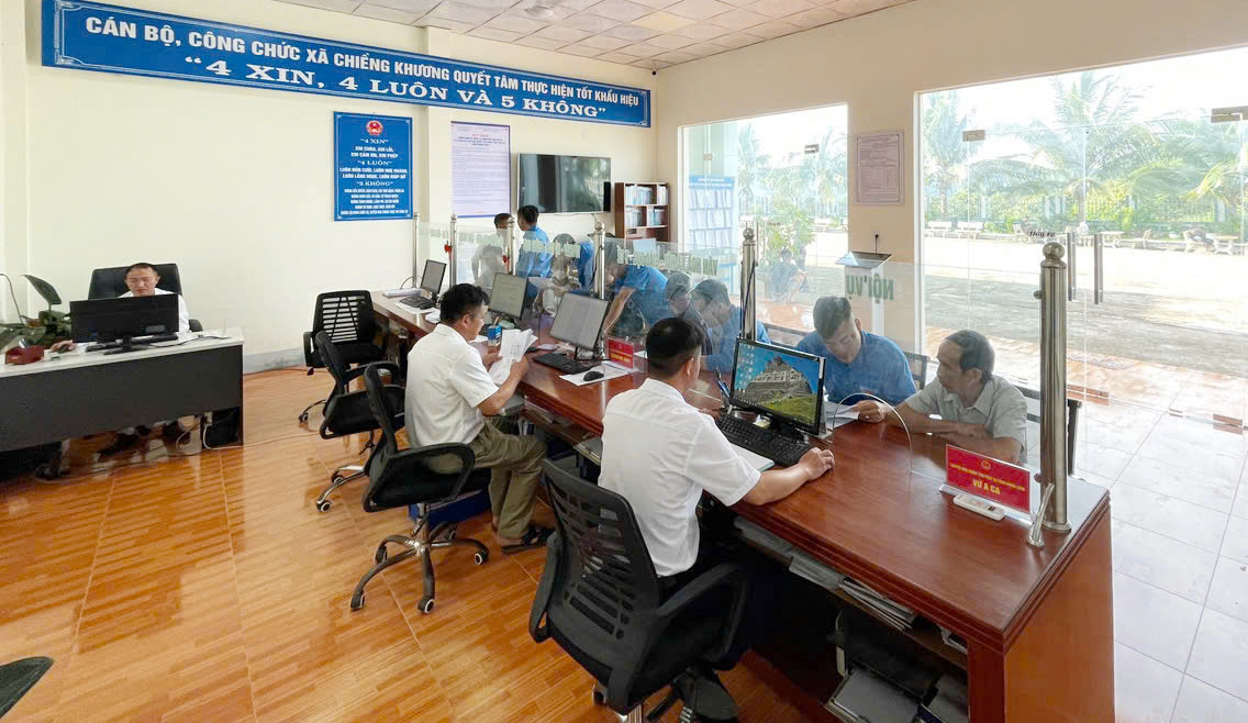 Ghi nhận trong ngày đầu tiên, các thủ tục của người dân được lực lượng đoàn viên thanh niên hỗ trợ gồm hướng dẫn vào Cổng dịch vụ công Quốc gia; hướng dẫn cài đặt, hỗ trợ cài đặt và sử dụng ứng dụng VNeID; hỗ trợ các thủ tục kê khai hành chính...