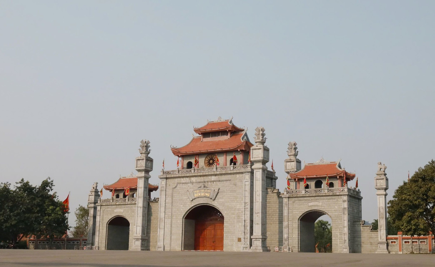 Khu Di tích lịch sử Quốc gia đặc biệt Đền Hùng nằm trên địa bàn xã Hy Cương. Khu Di tích lịch sử Quốc gia đặc biệt Đền Hùng nằm trên địa bàn xã Hy Cương.