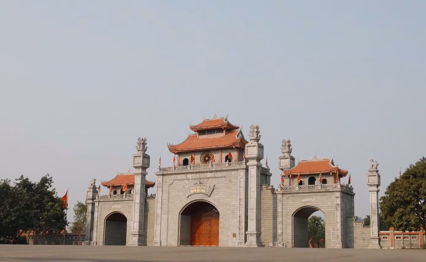 Khu Di tích lịch sử Quốc gia đặc biệt Đền Hùng nằm trên địa bàn xã Hy Cương. Khu Di tích lịch sử Quốc gia đặc biệt Đền Hùng nằm trên địa bàn xã Hy Cương.