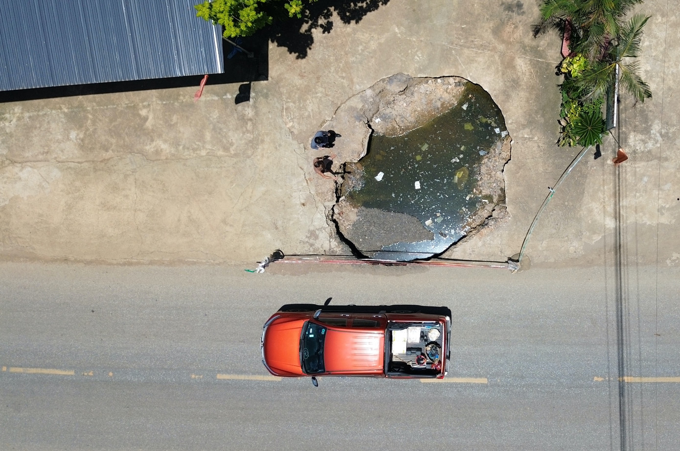 Hố &quot;tử thần&quot; vào đầu giờ chiều ngày 9/7.