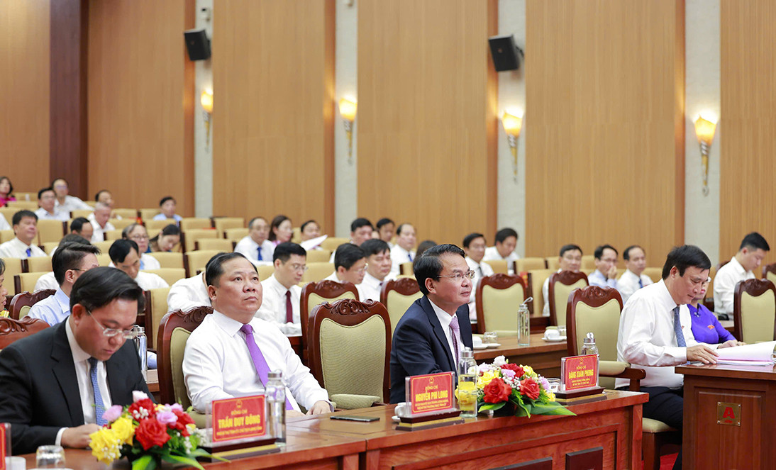 Các đại biểu dự kỳ họp thứ nhất HĐND tỉnh Phú Thọ.