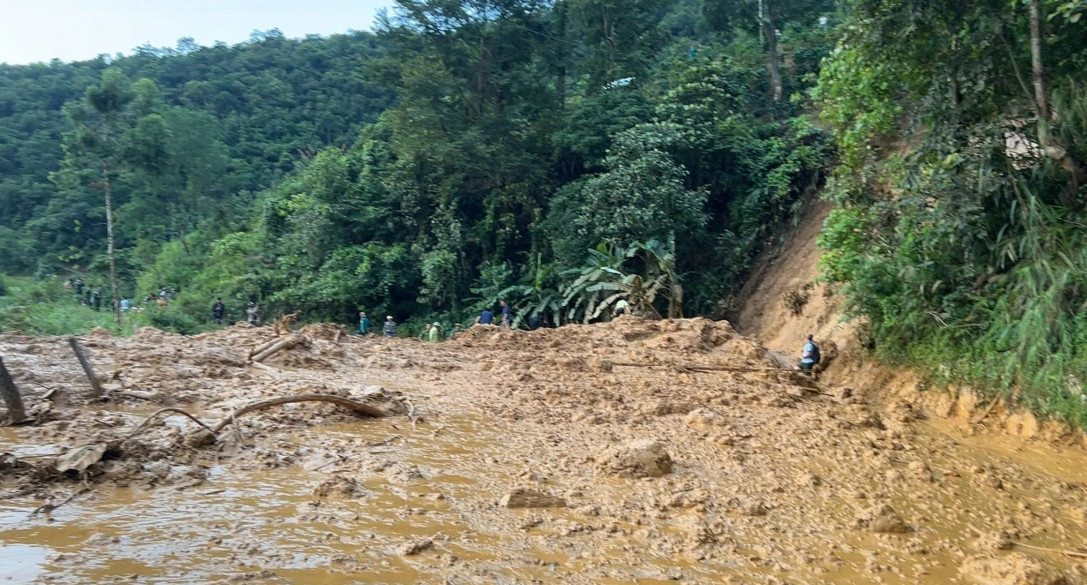 Sạt lở tại Km20+430 trên quốc lộ 4G, thuộc địa phận xã Chiềng Mai, tỉnh Sơn La.