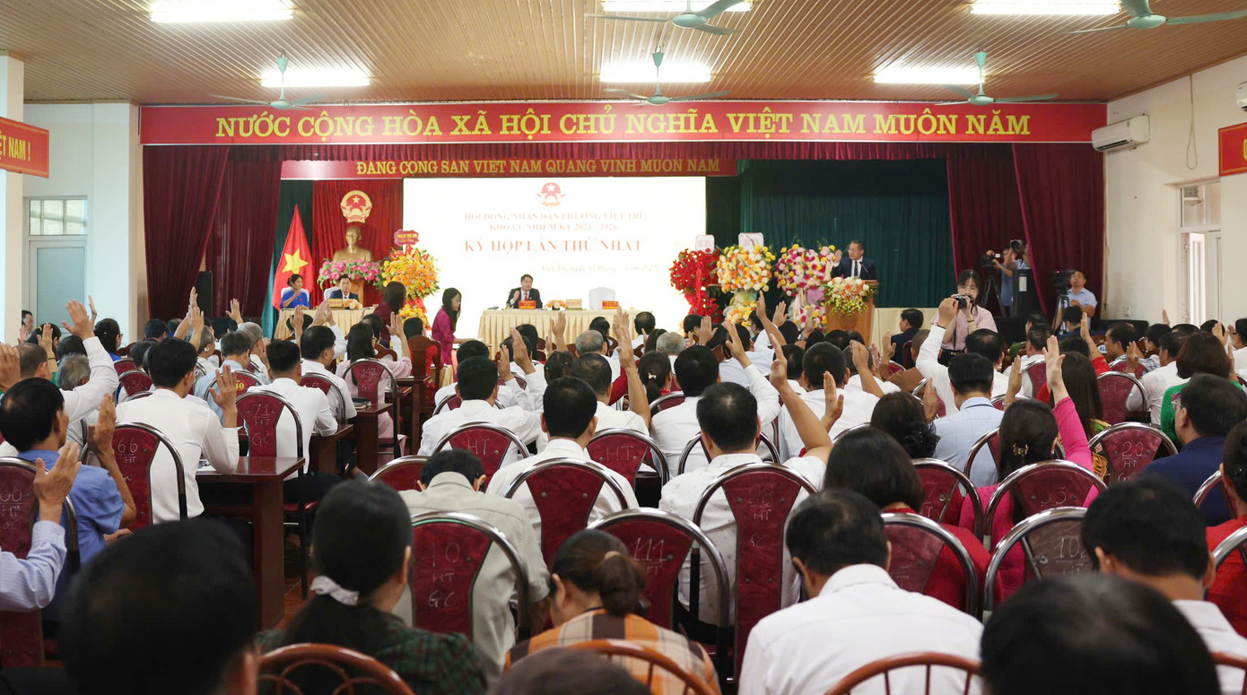 Toàn cảnh kỳ họp thứ nhất HĐND phường Việt Trì.