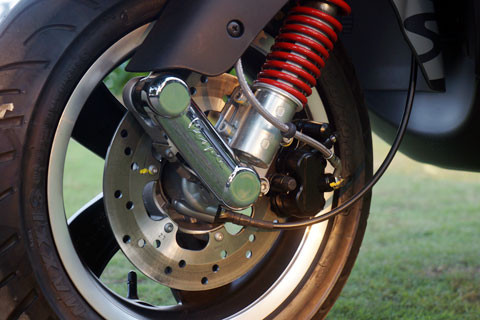 Phanh đĩa được trang bị cho cả 2 bánh