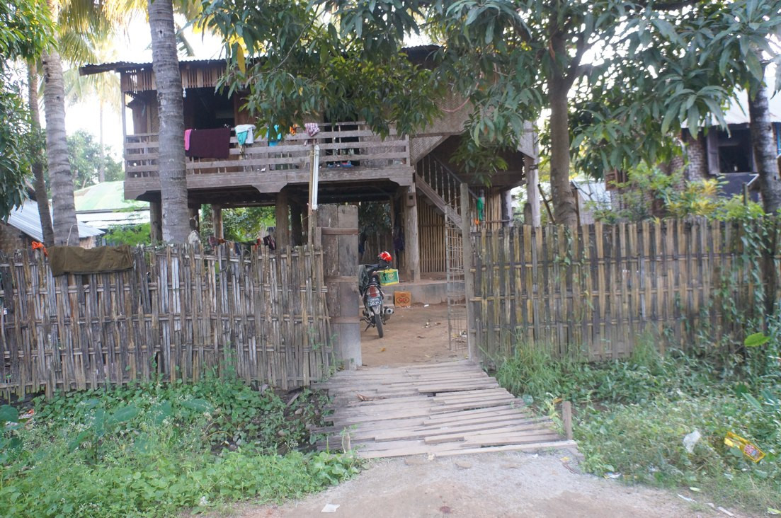 Nhà ở Nay Pyi Taw chủ yếu là nhà sàn, vách nứa