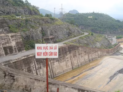 Lần đầu tiên trong 23 năm kể từ khi đi vào hoạt động, Thủy điện Hòa Bình không mở cửa xả lũ vì nước về quá ít 