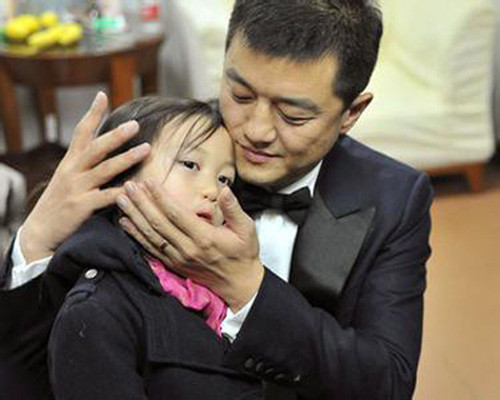 Hai “ông bố quốc dân” chăm con bệnh tật khiến ai cũng nghẹn ngào ảnh 8