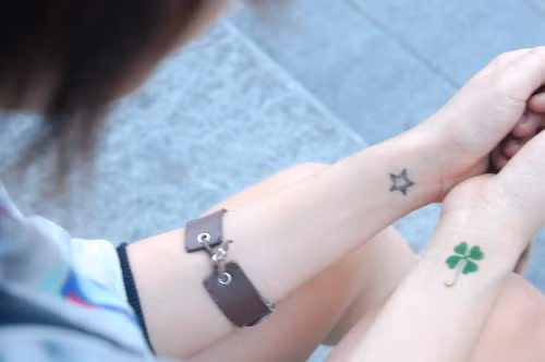  Hình xăm cả bốn lá và ngôi sao