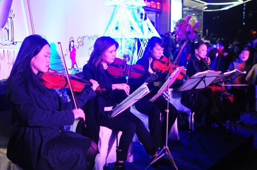 Những bản nhạc mừng Giáng sinh an lành vang lên rộn rã