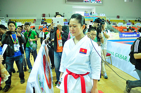 ...và những giọt nước mắt bắt đầu lăn dài