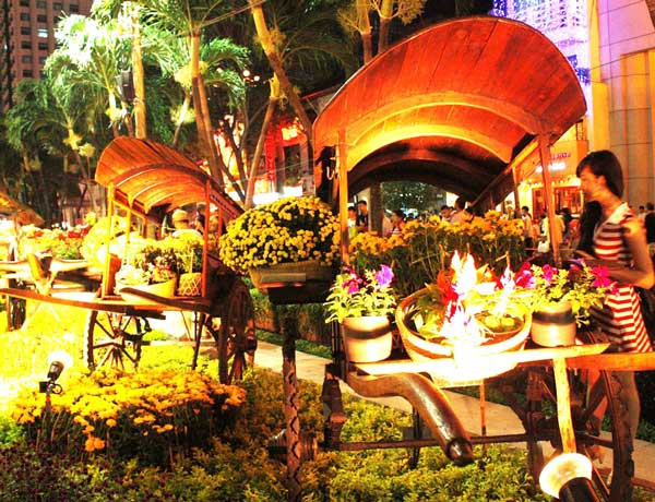 Xe kéo cũng được tái hiện lại trong vườn hoa