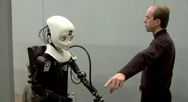 Robot có thể nhận biết giọng nói, cử chỉ và mệnh lệnh của người hướng dẫn.