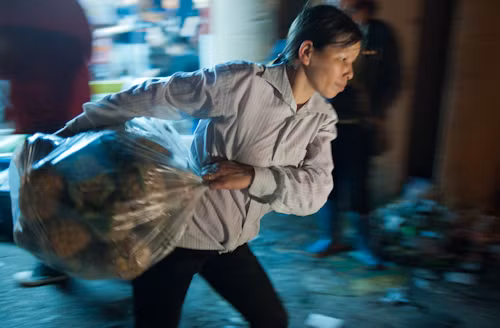 Trước mặt họ