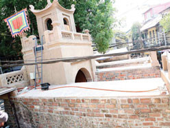 Tu bổ “làm mới” Ô Quan Chưởng. Ảnh: Ngọc Thắng (Thanh Niên)