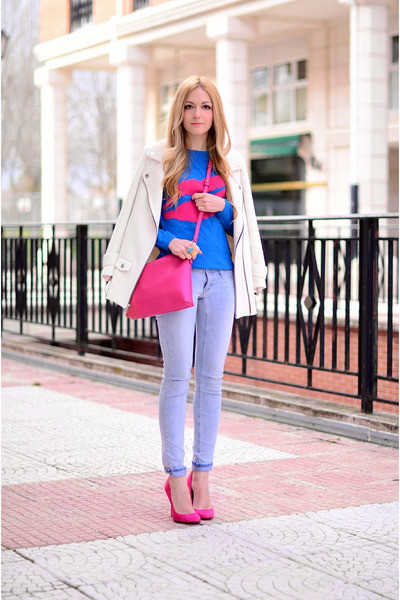 Áo sơ mi kẻ đang là xu hướng được nhiều bạn gái yêu thích. Set đồ jean kết hợp với sơ mi kẻ là lựa chọn hoàn hảo cho những cô nàng năng động. Mix quần jeans với áo sơ mi họa tiết vừa giúp bạn giữ được vẻ ngọt ngào, duyên dáng những cũng rất khỏe khoắn và năng động.