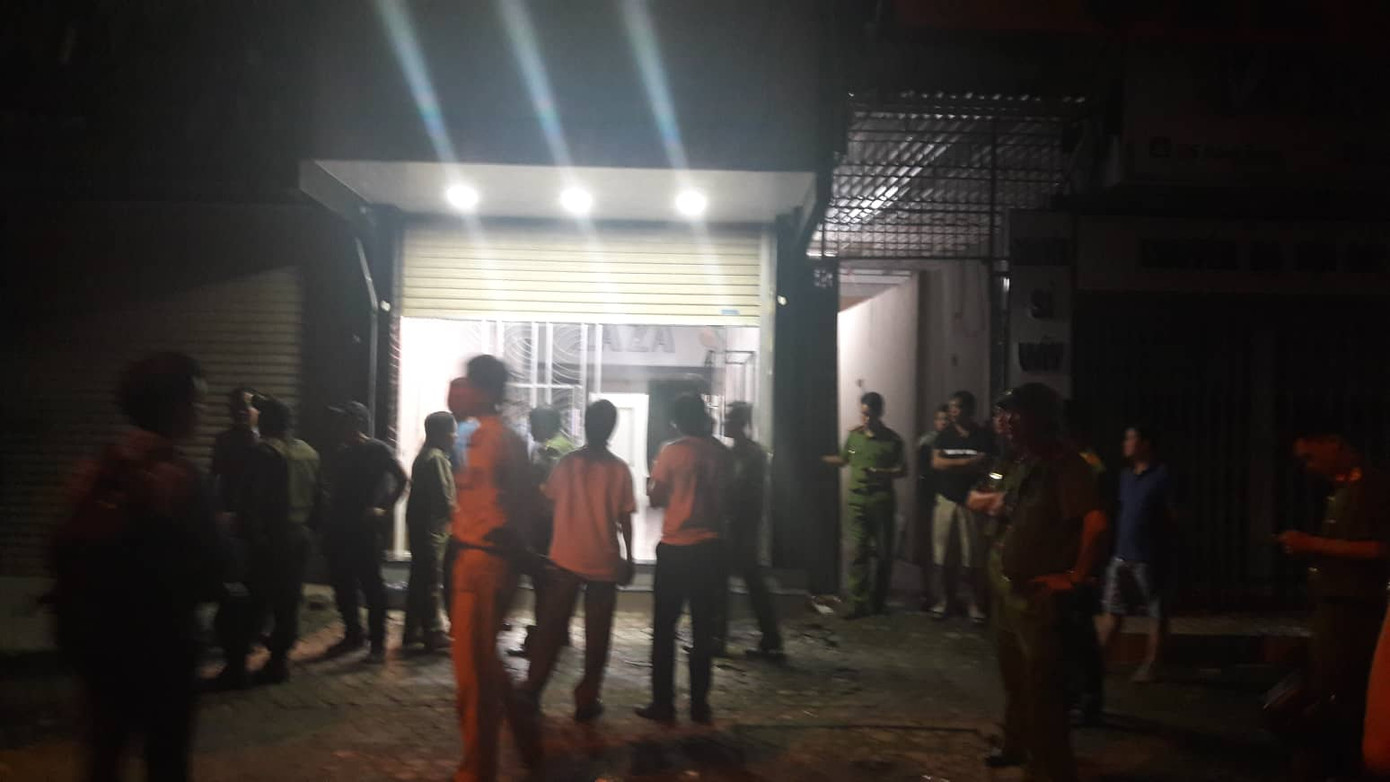 Gần 100 cảnh sát bao vây đối tượng mang hàng nóng tử thủ ảnh 2