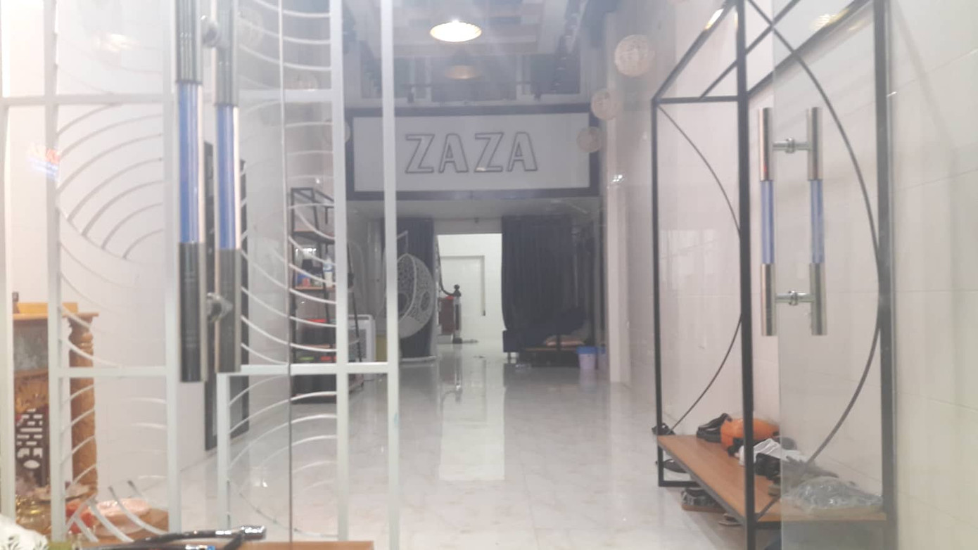 Gần 100 cảnh sát bao vây đối tượng mang hàng nóng tử thủ ảnh 1