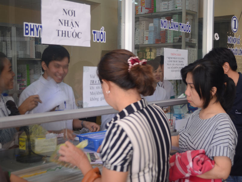 Người bệnh đang cần những loại thuốc điều trị chất lượng. ảnh L.N