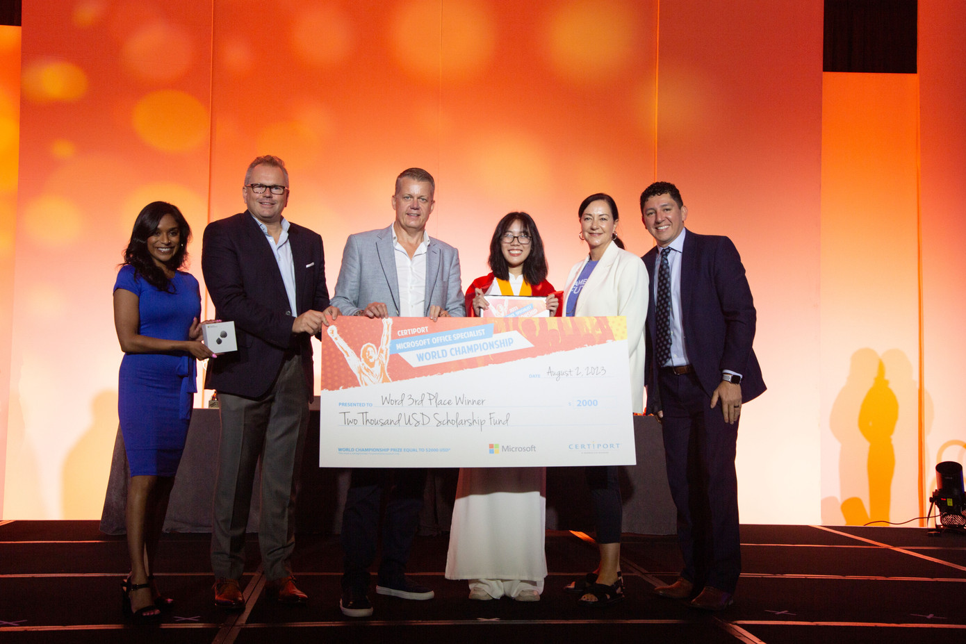 Đặng Thị Minh Anh – trường THPT Chuyên Lê Hồng Phong (Nam Định) - Huy chương Đồng Thế giới MOS Word 2016.