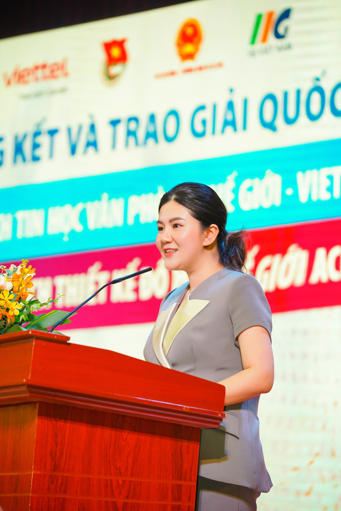 Bà Đoàn Nguyễn Vân Khanh, Phó Tổng Giám đốc Tổ chức Giáo dục IIG Việt Nam – Đại diện BTC cấp Quốc gia cuộc thi chia sẻ:“Những kết quả ấn tượng của mùa giải năm nay cho thấy sự phát triển cả về quy mô và chất lượng của cuộc thi. Đó cũng là minh chứng cho phong trào học tập các môn như Tin học, Thiết kế đồ họa theo xu hướng chuẩn hóa quốc tế đang ngày càng được quan tâm và chú trọng thúc đẩy trong các cấp học trên khắp các vùng miền. Điều này góp phần đào tạo nên một thế hệ công dân giàu năng lực số trong tương lai”. Bà Đoàn Nguyễn Vân Khanh, Phó Tổng Giám đốc Tổ chức Giáo dục IIG Việt Nam – Đại diện BTC cấp Quốc gia cuộc thi chia sẻ:“Những kết quả ấn tượng của mùa giải năm nay cho thấy sự phát triển cả về quy mô và chất lượng của cuộc thi. Đó cũng là minh chứng cho phong trào học tập các môn như Tin học, Thiết kế đồ họa theo xu hướng chuẩn hóa quốc tế đang ngày càng được quan tâm và chú trọng thúc đẩy trong các cấp học trên khắp các vùng miền. Điều này góp phần đào tạo nên một thế hệ công dân giàu năng lực số trong tương lai”.