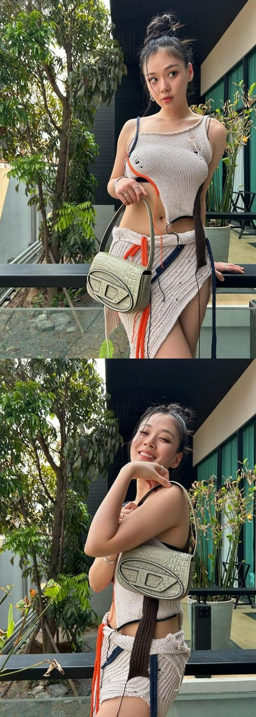 Không chỉ những bài hát, phong cách ăn mặc của BIBI còn là thứ “đốn tim” giới mộ điệu Hàn Quốc và những người hâm mộ cô nàng. Không chỉ những bài hát, phong cách ăn mặc của BIBI còn là thứ “đốn tim” giới mộ điệu Hàn Quốc và những người hâm mộ cô nàng.