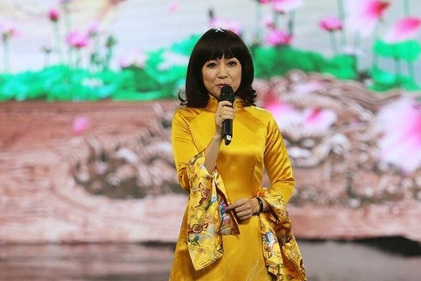 MC Thảo Vân: "Khó đoán đề thi Văn năm nay, nhưng Thảo Vân nghiêng về Người lái đò sông Đà nhiều hơn. Nhưng dù là vào đề gì thì các bạn cũng hãy bình tĩnh, tự tin và đừng tạo áp lực cho bản thân, và dành thời gian cho đầu óc nghỉ ngơi trước khi thi. Chúc các sĩ tử 2005 may mắn và làm bài thật tốt!". MC Thảo Vân: "Khó đoán đề thi Văn năm nay, nhưng Thảo Vân nghiêng về Người lái đò sông Đà nhiều hơn. Nhưng dù là vào đề gì thì các bạn cũng hãy bình tĩnh, tự tin và đừng tạo áp lực cho bản thân, và dành thời gian cho đầu óc nghỉ ngơi trước khi thi. Chúc các sĩ tử 2005 may mắn và làm bài thật tốt!".