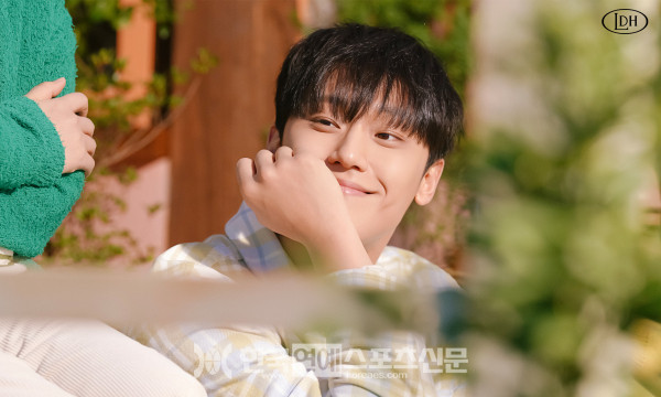 Lee Do Hyun được mệnh danh là "Ông hoàng melo thế hệ mới". Lee Do Hyun được mệnh danh là "Ông hoàng melo thế hệ mới".