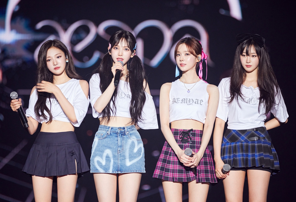 Aespa cũng trở thành nghệ sĩ nước ngoài đầu tiên 'thâm nhập' thị trường Nhật Bản trong thời gian ngắn nhất, khi tổ chức tour lưu diễn vòng quanh thế giới Synk: Hyper Line Tour, tại sân vận động trong nhà ở Bunkyō, Tokyo, ngày 5 - 6/8. 'Kho báu của ông trùm K-biz' đang đẩy nhanh quá trình mở rộng toàn cầu, nhất là sau khi SM Entertainment bắt tay hợp tác kinh doanh cùng Kakao Entertainment. Aespa cũng trở thành nghệ sĩ nước ngoài đầu tiên 'thâm nhập' thị trường Nhật Bản trong thời gian ngắn nhất, khi tổ chức tour lưu diễn vòng quanh thế giới Synk: Hyper Line Tour, tại sân vận động trong nhà ở Bunkyō, Tokyo, ngày 5 - 6/8. 'Kho báu của ông trùm K-biz' đang đẩy nhanh quá trình mở rộng toàn cầu, nhất là sau khi SM Entertainment bắt tay hợp tác kinh doanh cùng Kakao Entertainment.