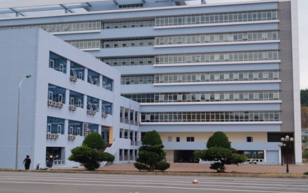 Chồng bệnh nhân hành hung nữ bác sĩ ngay tại bệnh viện ảnh 1