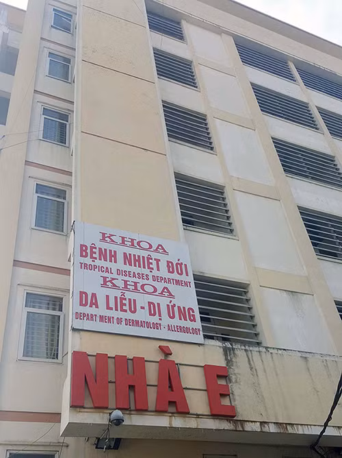 Cận cảnh nơi 2 phạm nhân bỏ trốn khi đang điều trị ở bệnh viện ảnh 1