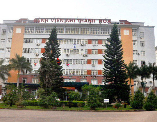 Khai quật tử thi bé 15 tháng tuổi điều tra nghi án bị bệnh viện đánh rơi ảnh 1