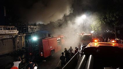 Bé 10 tuổi may mắn thoát chết khi căn nhà cháy ngùn ngụt giữa đêm ảnh 2