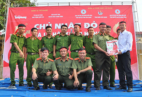 Rộn ràng Chủ Nhật Đỏ tại Kiên Giang ảnh 2