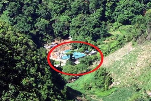 Mặc áo giáp, đi xe bọc thép trong thủ phủ ma túy ảnh 2