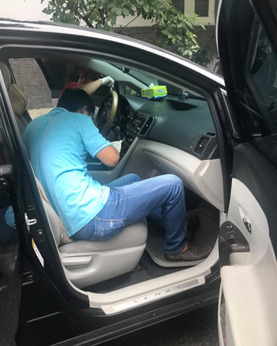 Xế hộp tiền tỷ bị trộm vứt lại ven đường Sài Gòn ảnh 2