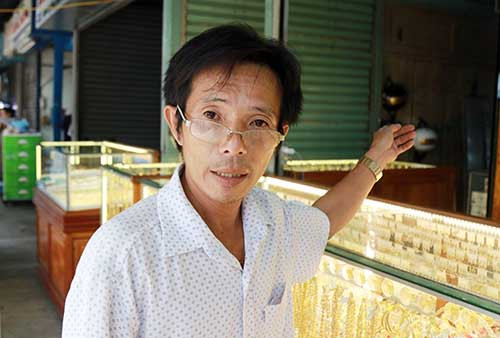 Tiệm vàng bị trộm khoét cửa, 'khoắng' vàng trị giá hơn 1 tỷ ảnh 1