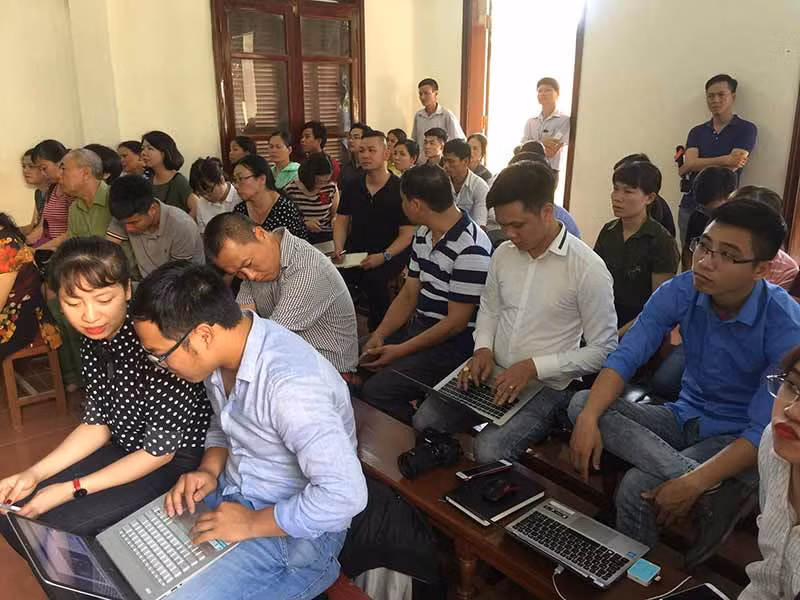 Bác sỹ Hoàng Công Lương xin hoãn toà vì vắng luật sư bào chữa ảnh 4