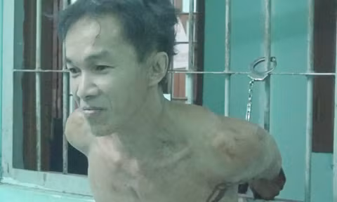 Bắt nghi phạm giết người dã man, Trung tá công an bị chém gục ảnh 1