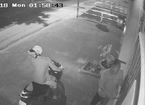 Xế hộp tiền tỷ bị trộm vứt lại ven đường Sài Gòn ảnh 1