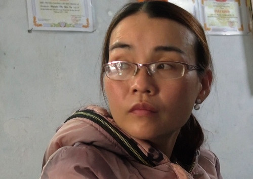 Cô gái trộm nhiều tiệm vàng bị bắt từ màu sơn móng tay ảnh 1