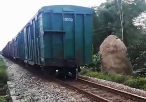 Tàu chở hàng bị đứt toa ở Quảng Nam ảnh 2